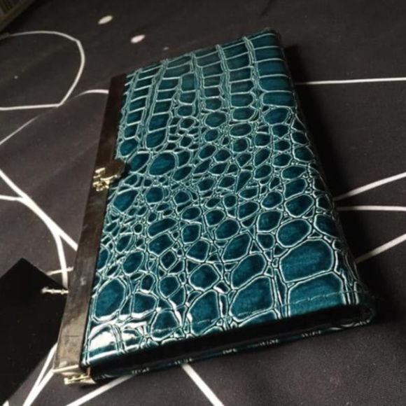 Gina Concepts Teal Snake Skin Wallet - Picture 2 of 5